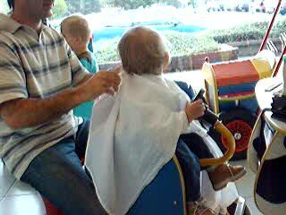 Evan chez le coiffeur