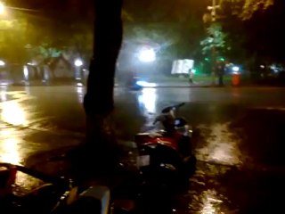 Mưa đêm Hồ Gươm