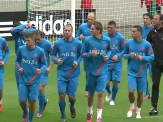 Dutch train before Euro 2012 Denmark meet