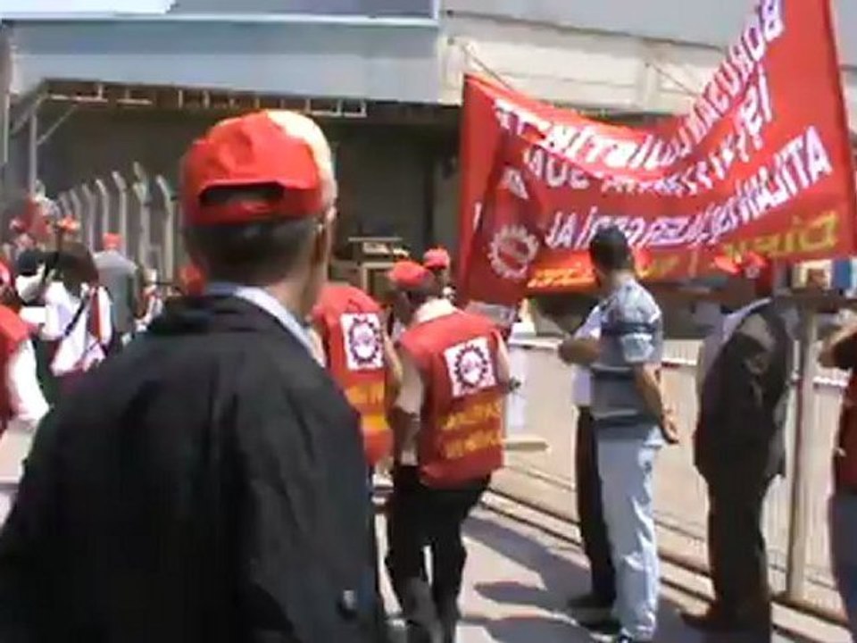 B>orusan Lojistik Direnişçi İşçiler Halay çekiyor