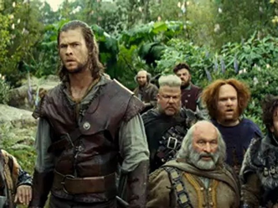 Blanche Neige et le chasseur : extrait exclusif  / Les nains suivent Blanche Neige dans la forêt enchantée