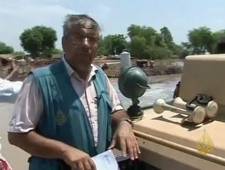 الحوامات البرمائية لإيصال المساعدات للمنكوبيين