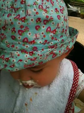 1ères cuillérées toute seule comme une grande !