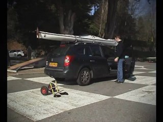 Décharger un kayak Belouga du toit de sa voiture