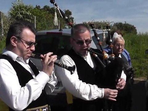 SAINT JEAN LES DEUX JUMEAUX avec nos amis de BREIZ 77 – MAI 2012