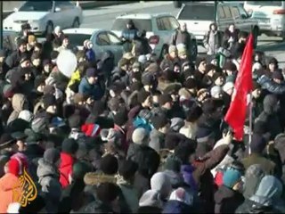 Thousands of Russians demand 'evolution not revolution'