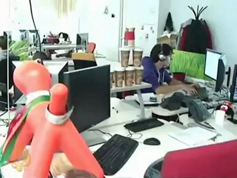 Russians take protests online