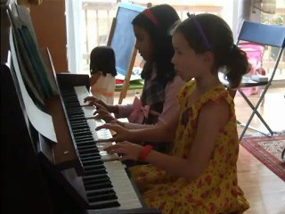 Le morceau de piano d'Emmanuelle et de Rochelle