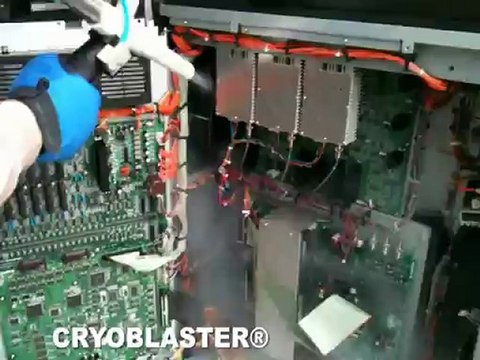 Nettoyage circuit imprimé par technique de nettoyage par cryogénie: CRYOBLASTER®
