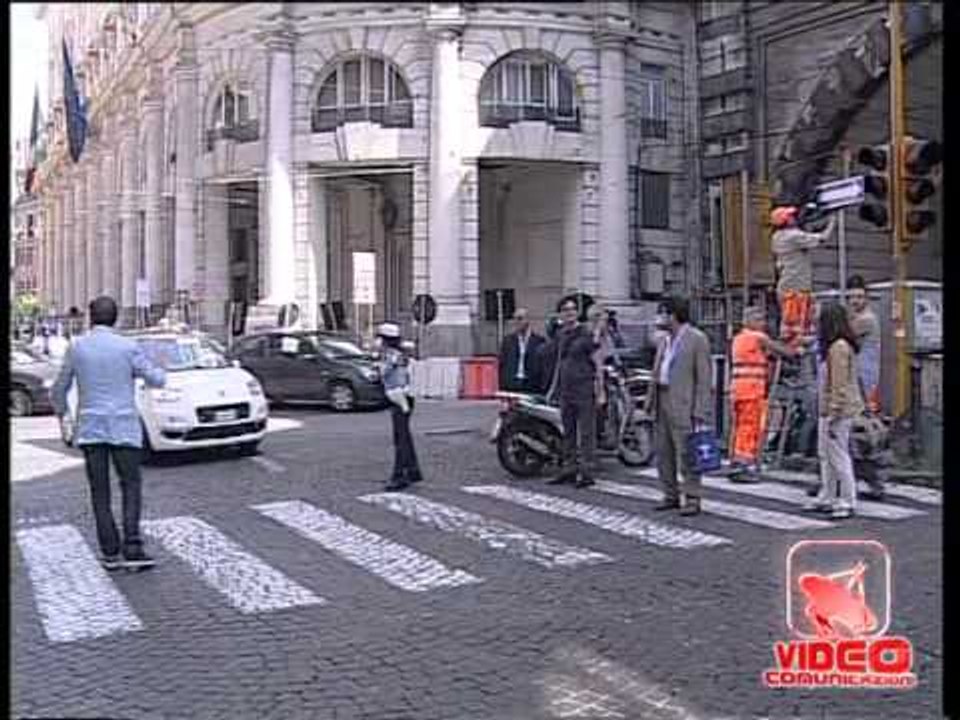 Napoli - Nuova ZTL, cambio di marcia in via Chiatamone (06.06.12)