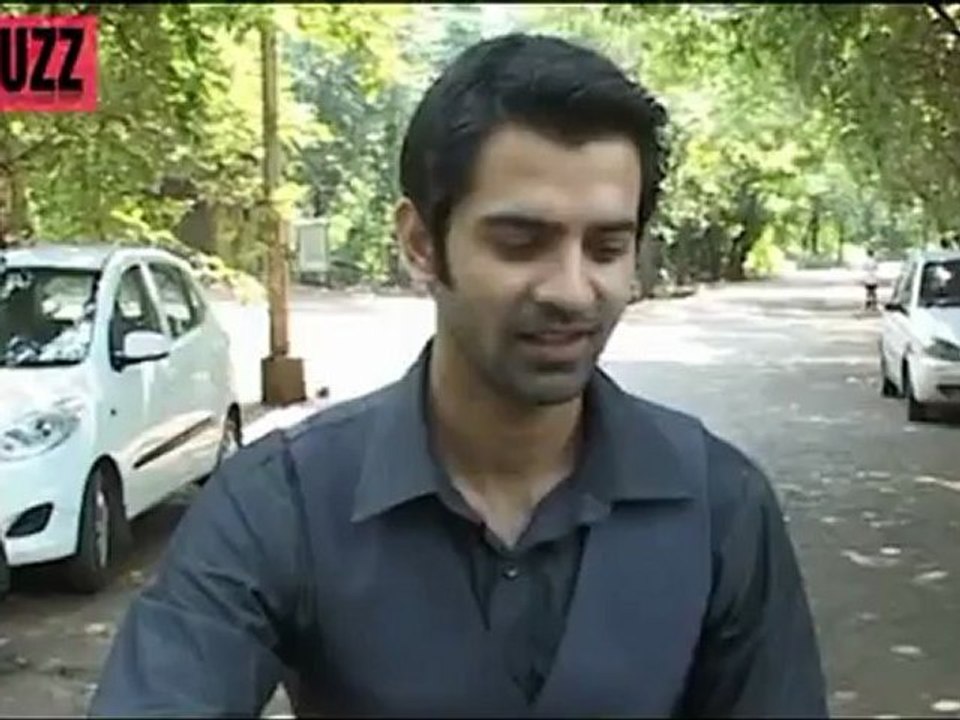 Arnav & Khushi's LOVE SCENE in Iss Pyaar Ko Kya Naam Doon 1st June 2012
