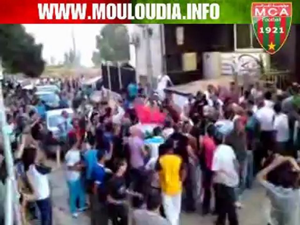 Le peuple encercle Ennahar TV