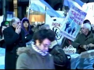 Las cacerolas vuelven a llenar las calles de Argentina