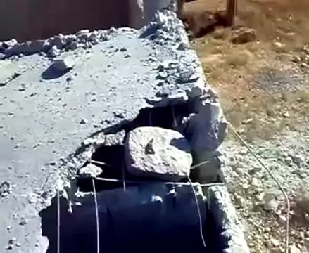 Syria فري برس حلب حيان اثار القصف العشوائي الصاروخي ع البلدة 7 6 2012 ج4 Aleppo