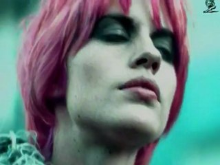 Pink punkette loses punk dog: the tragedy