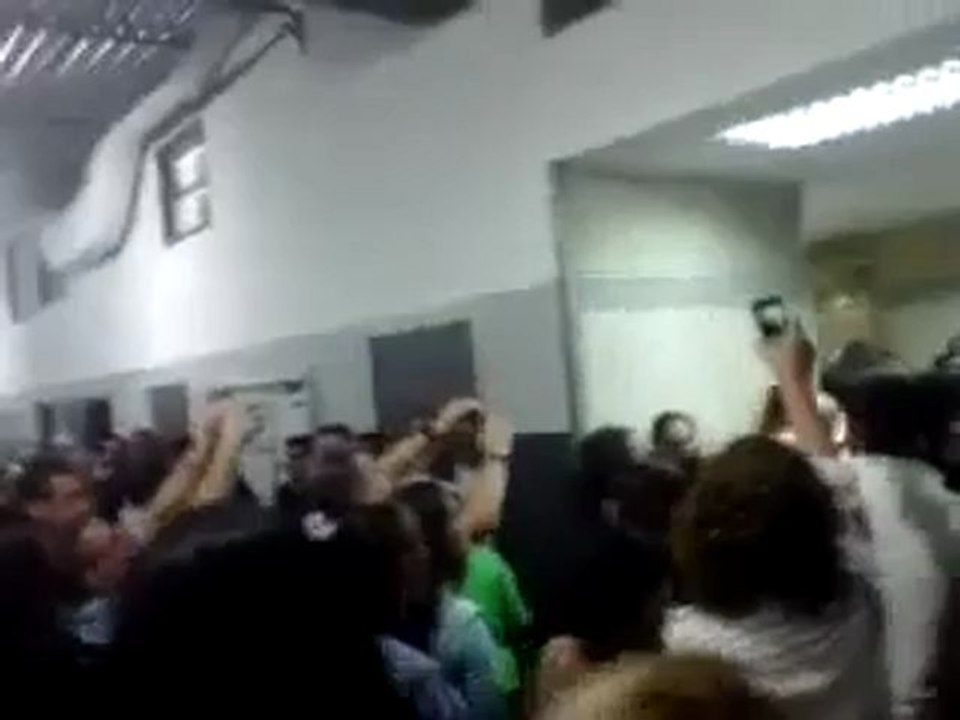 Empleados de Venevisión abarrotan pasillos para ver a Capriles