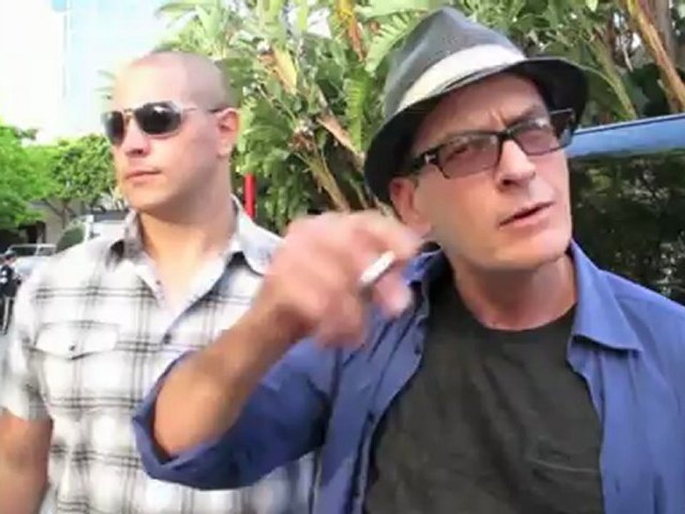 Charlie Sheen pöbelt Mitarbeiterin an, als ihm der Eintritt zum Stanley Cup verweigert wird