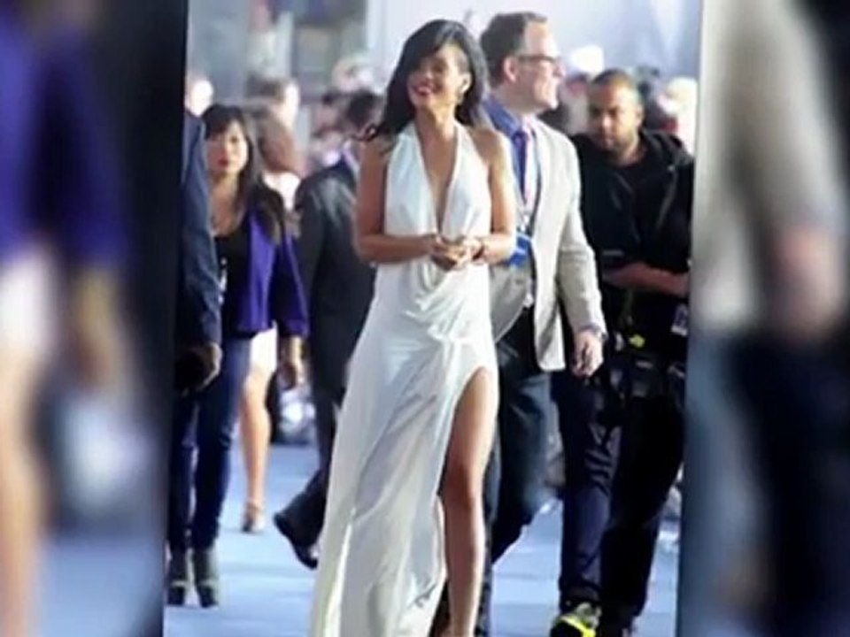 Celebrities Love Showing a Little Leg