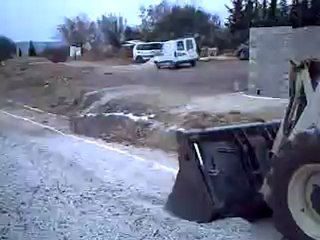 Creusement de la fondation du mur