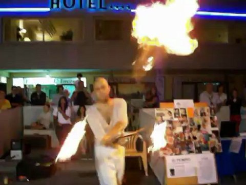 Mangiafuoco giocoliere artista di strada - Spettacoli, animazione feste - Pescara Chieti Teramo Abruzzo L'Aquila Marche Ascoli