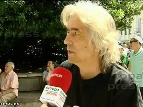 Ciclistas se desnudan contra el tráfico madrileño