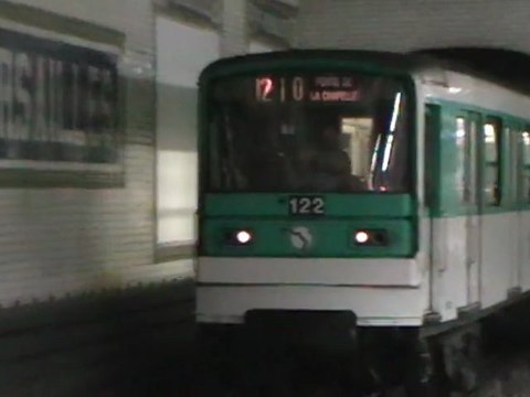 MF67 : Départ de la station Porte de Versailles sur la ligne 12 du métro parisien