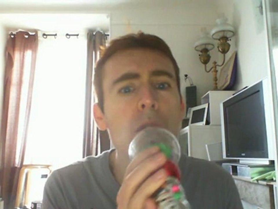 Wiwi égratigne "les jours heureux" de Gérard Lenorman