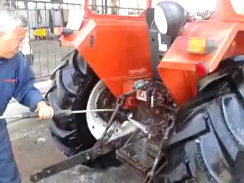 tır temizleme ilaçları,traktör temizleme ilaçları,fırçasız yıkama,denizli ileri kimya,köylü galeri traktör yıkaması