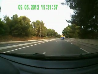 Through the windshield of my car - A travers le pare-brise de ma voiture