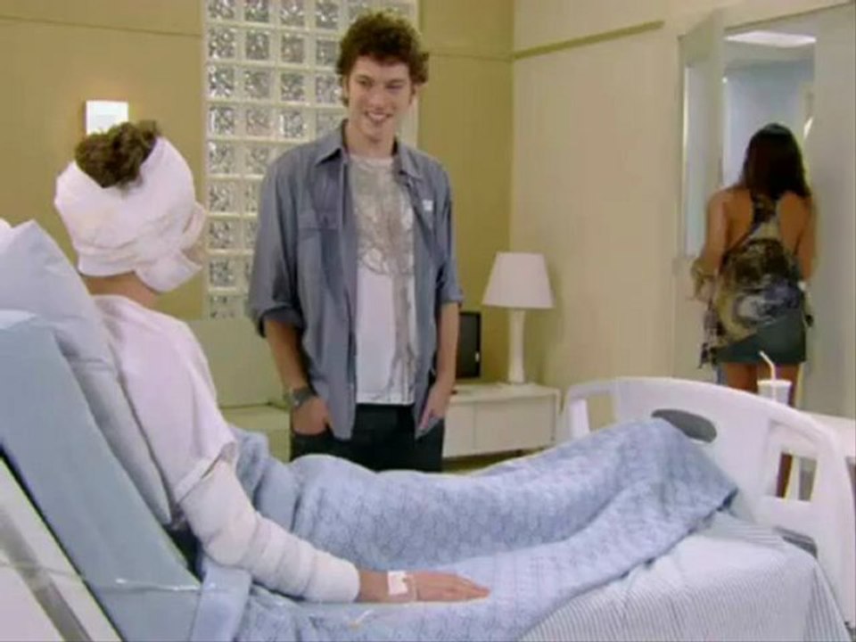 Gabriel visita Kiko no hospital