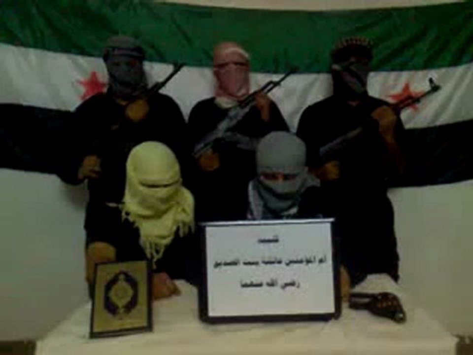 Syria فري برس ديرالزور كتيبة  عائشة بنت الصديق ام المؤمنيين تتبنى تفجيرات الصبح  سيارة كان فيها الكلب مديرالمخابرات العسكرية اللؤاء جامع جامع