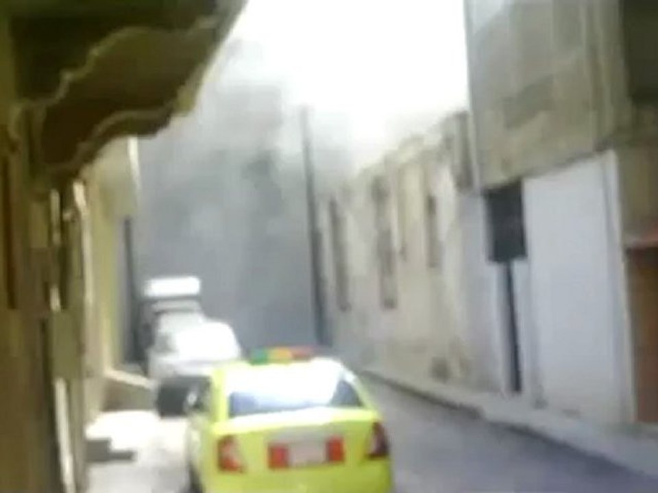 Syria فري برس  حمص القصف المدفعي و الصاروخي عى حي جورة الشياح حمص 9 6 2012 Homs