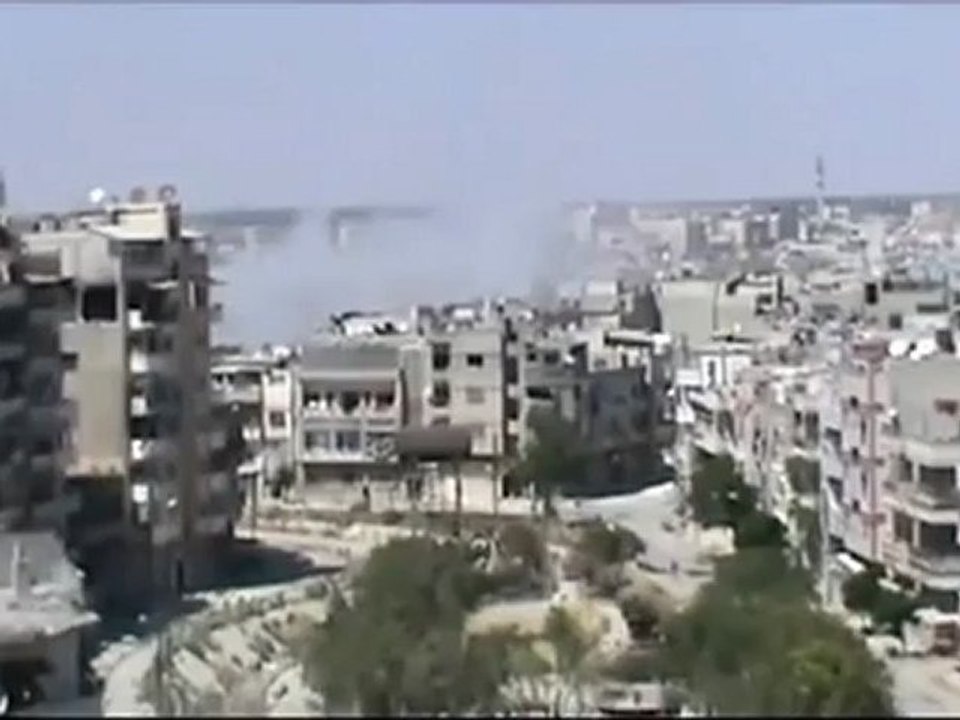 Syria فري برس حمص الخالدية لحظة سقوط الصواريخ هااام 9 6 2012 Homs
