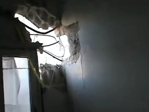 Syria فري برس حمص الخالدية اثار القصف على المنازل بالهاون 9 6 2012 Homs