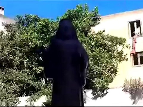 Syria فري برس حمص الحميدية احد سكان الحي يروي لنا كيف قصفة المدرسة دمار هائل للثانوية الغسانية الارثوذكسية الخاصة ودمار معالمها الاثرية جراء