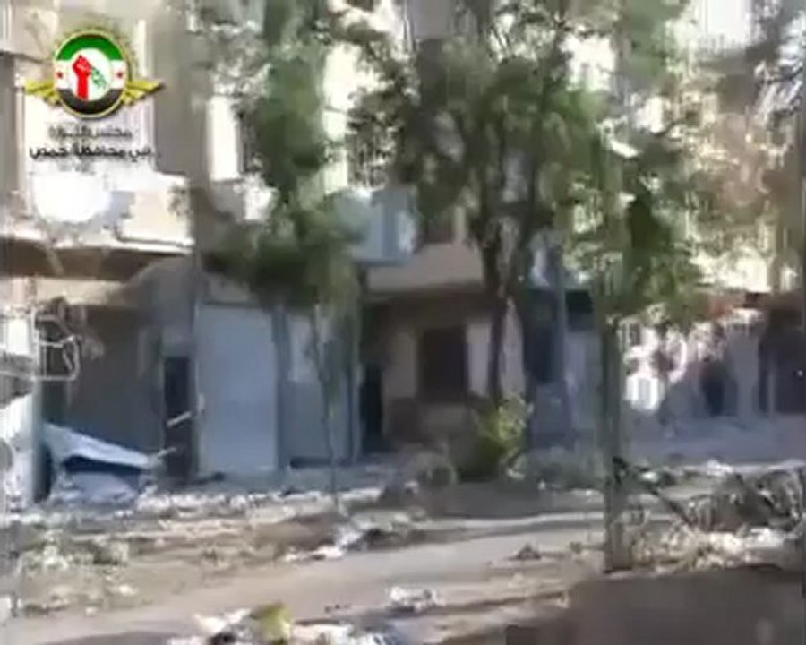 Syria فري برس  دمشق الإستهداف المباشر لمنازل المدنيين  با الصواريخ في حي الخالدية بحمص  اثار الدمار  9 6 2012 Damascus