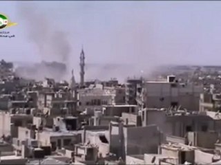 Video herunterladen: Syria فري برس   حمص هاااااام جدا لحظة سقوط قذيفة على حي الخالدية 9  6 2012 Homs