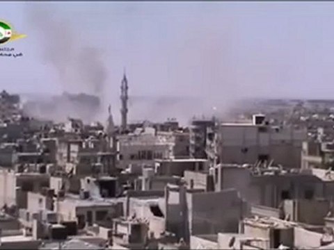 Syria فري برس حمص هاااااام جدا لحظة سقوط قذيفة على حي الخالدية 9 6 2012 Homs