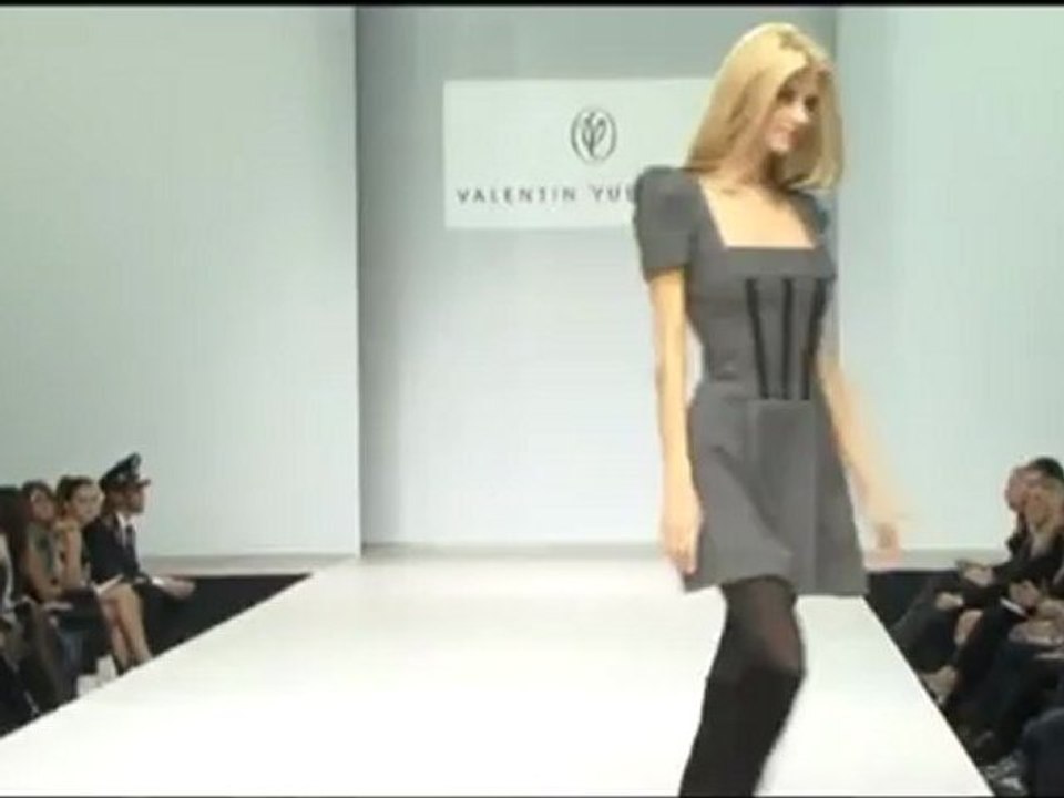 Валентин Юдашкин. Осень-зима 2010-11. В рамках MFW. 1ч