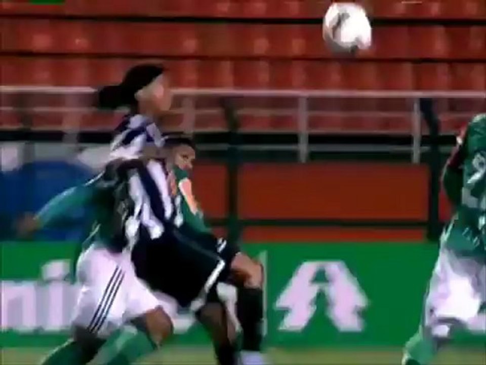 Ronaldinho pour son premier match officiel avec l'Atletico Mineiro