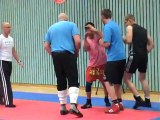 savate boxe française du mont-blanc : échauffement avant gants bleus