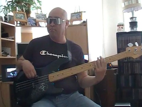 Still loving you Scorpions basscover Bob Roha