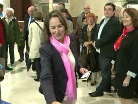 Législatives: participation en légère baisse à 17H00