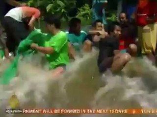 Bangkok residents unite to fight floods