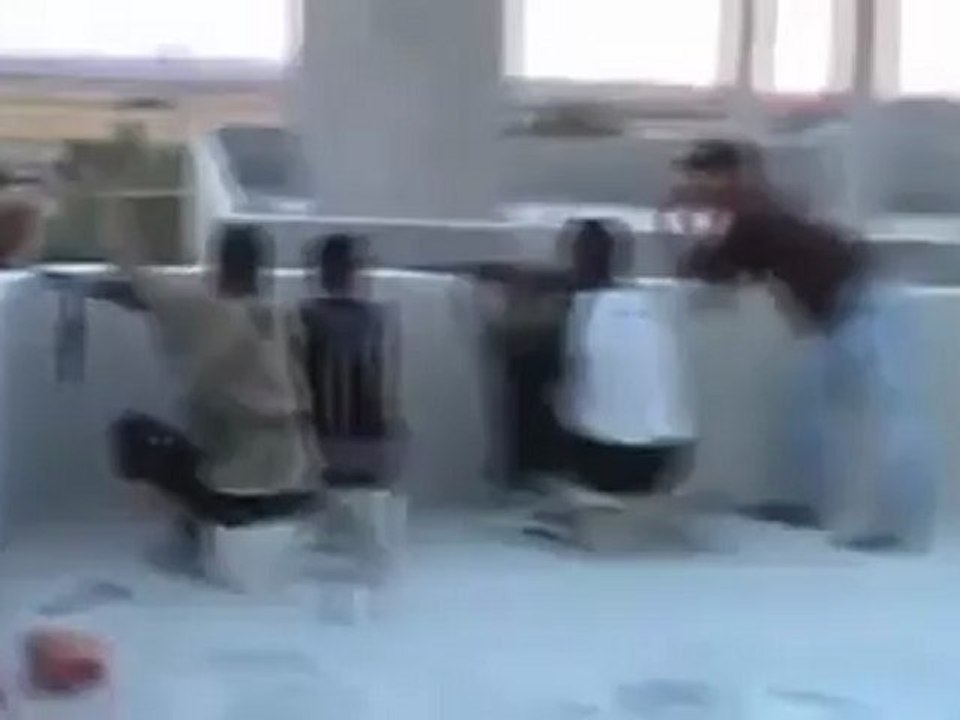 Syria فري برس درعا الغارية الغربية قطع الطريق الدولي 10 6 2012 Daraa