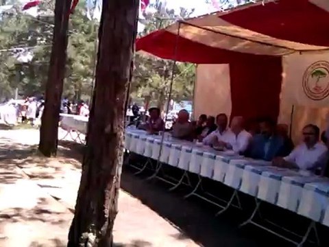 MELEK SEYHAN BU ADAM BENİM BABAM