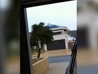 Un toit arraché durant une tempête en Australie