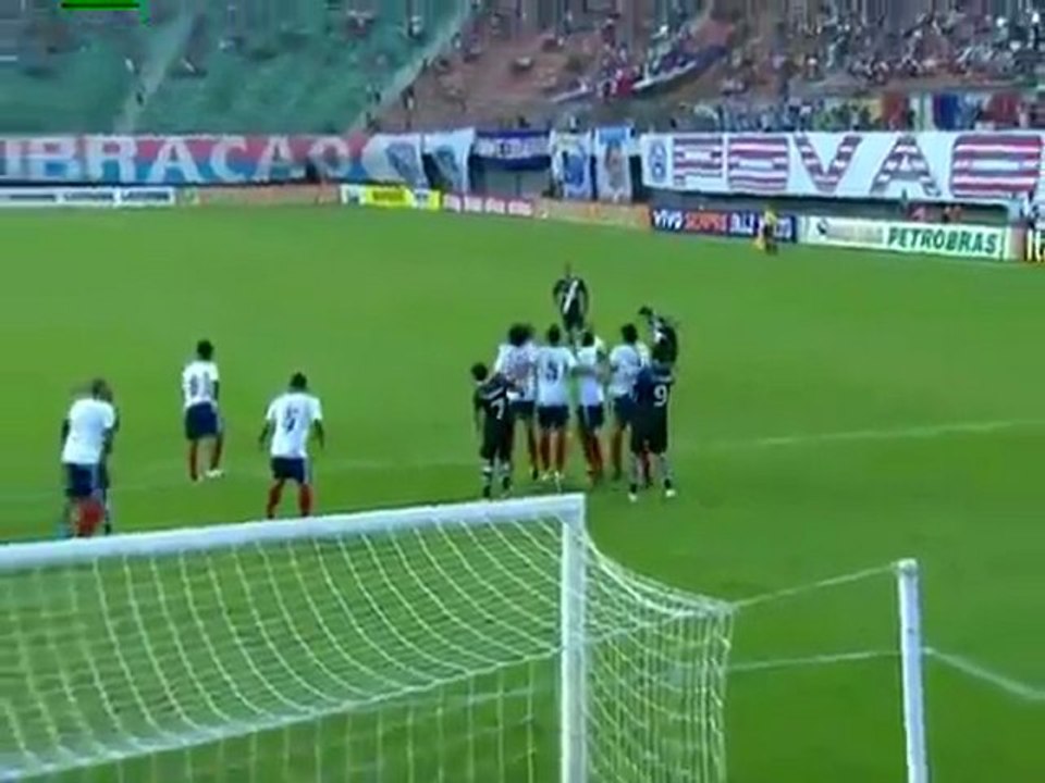 Juninho inscrit encore un coup franc avec Vasco (10.06.2012)