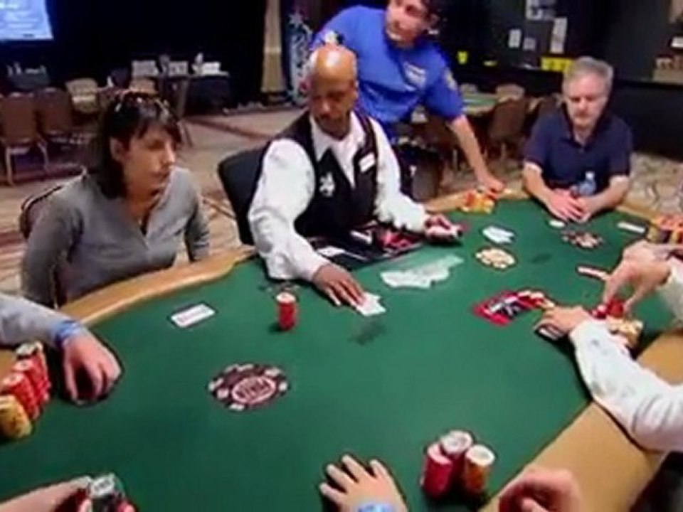 Estelle Denis joue au poker
