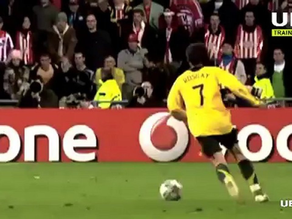 Gomes on dealing with crosses in Football